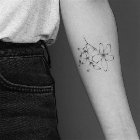 diseo de jazmines tatuajes|Ideas de tatuajes de la flor de jazmín